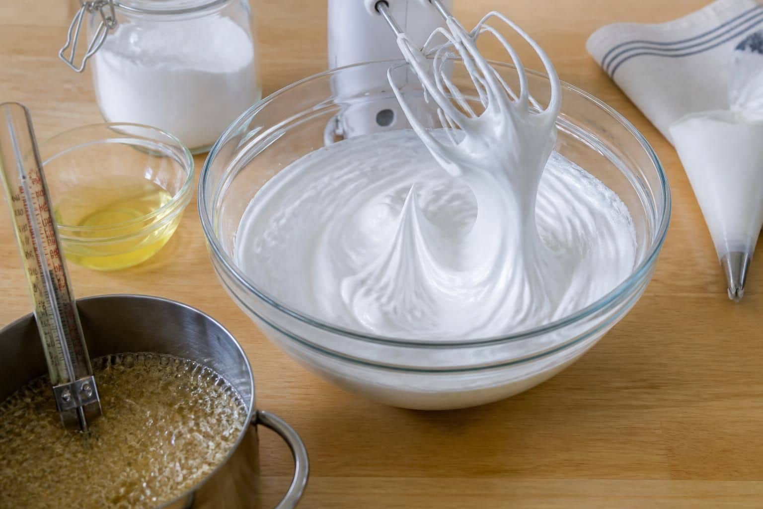 découvrez une recette facile de meringue italienne pour réussir vos macarons à coup sûr, avec des astuces simples pour un résultat parfait.